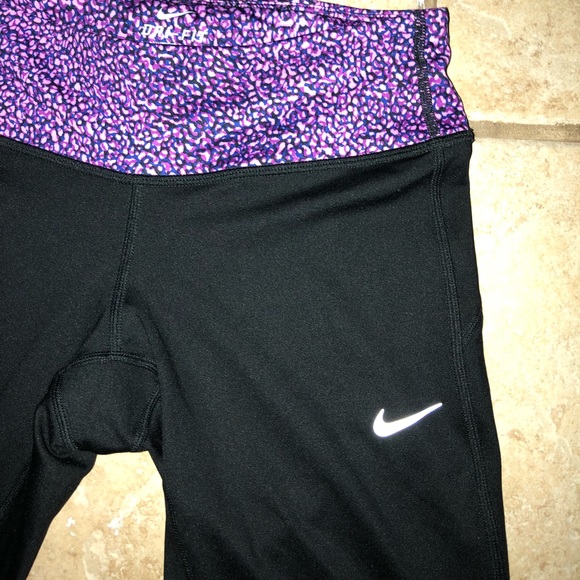Capri length Nike leggings - Picture 2 of 5